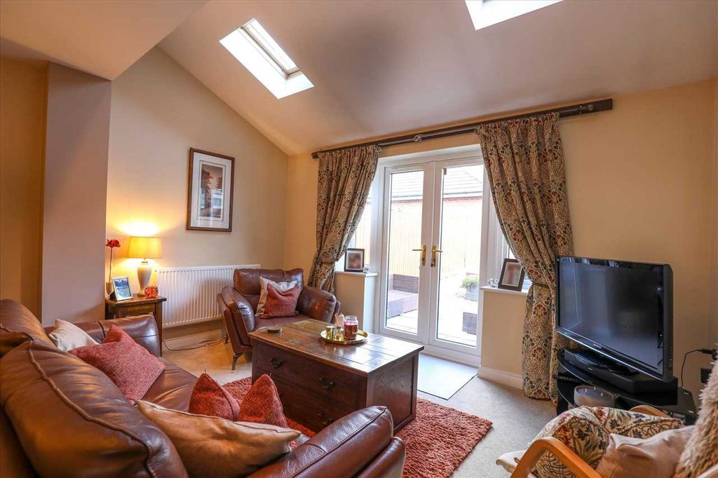 Property photo 2 of 17 Living/ Dining Room