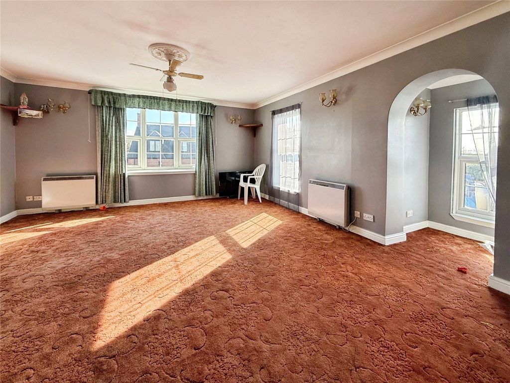 Property photo 2 of 12 Lounge