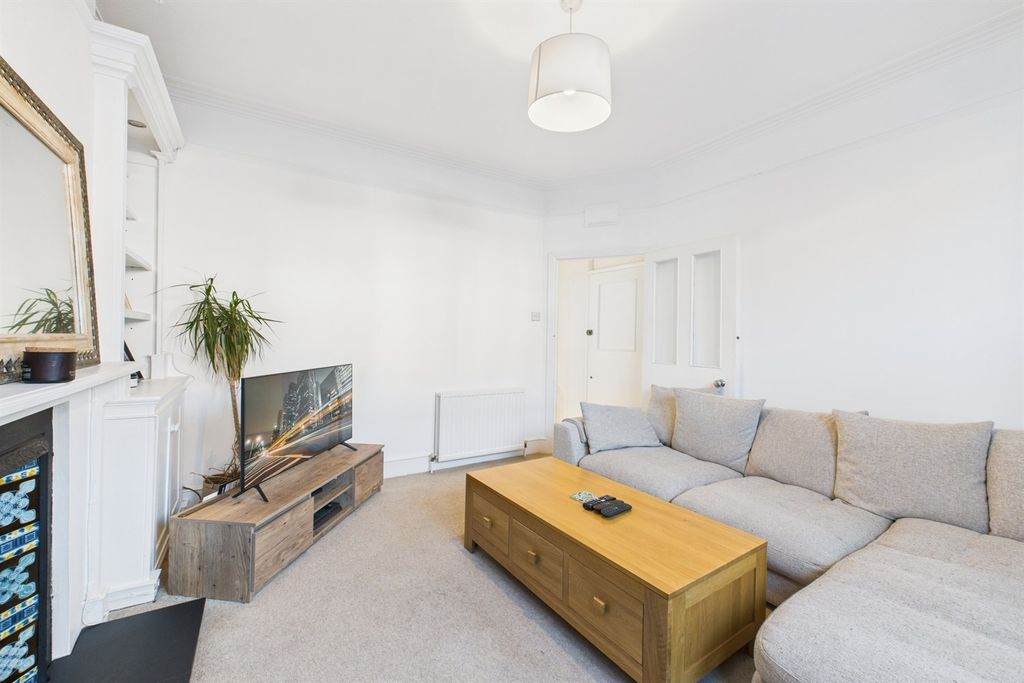 Property photo 3 of 11 Living Room