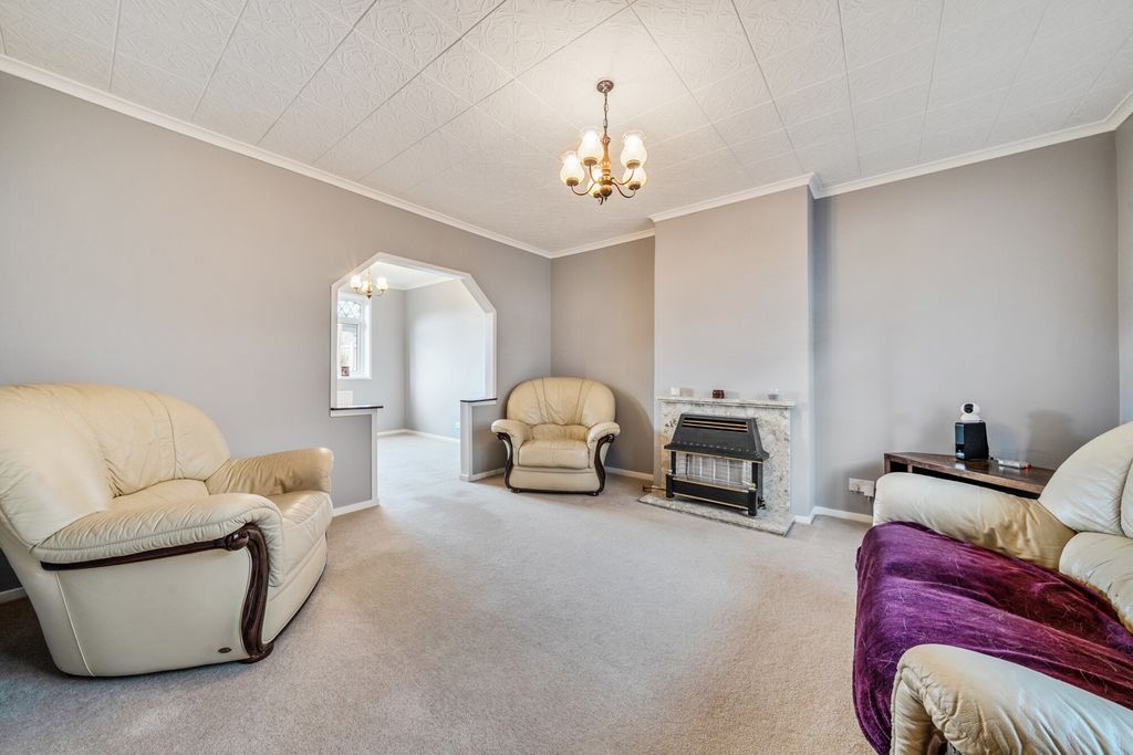 Property photo 3 of 17 Reception