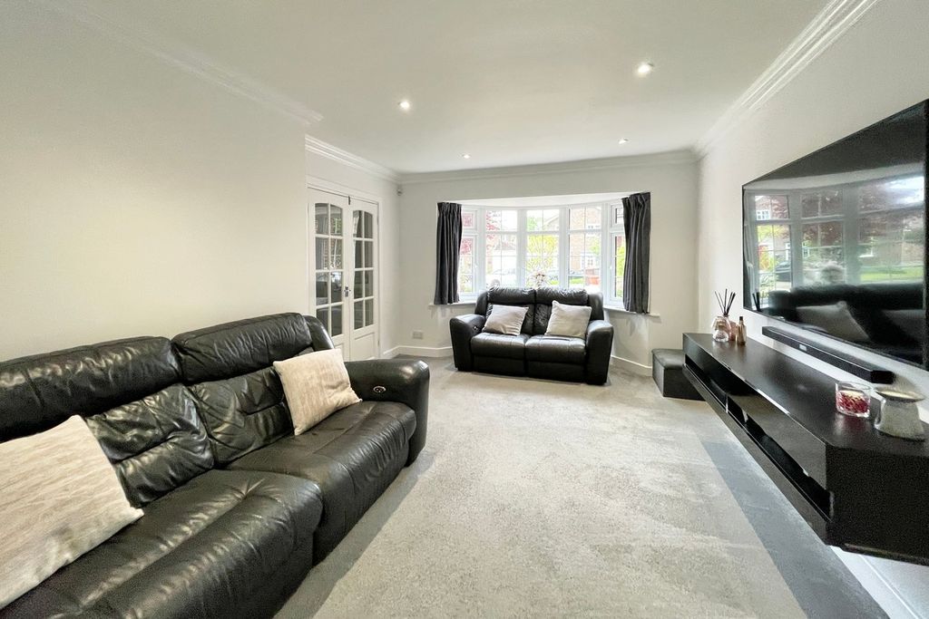 Property photo 3 of 18