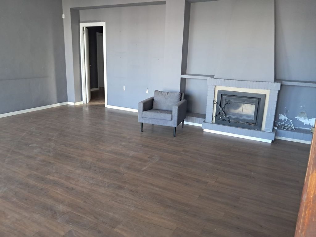 Property photo 3 of 26