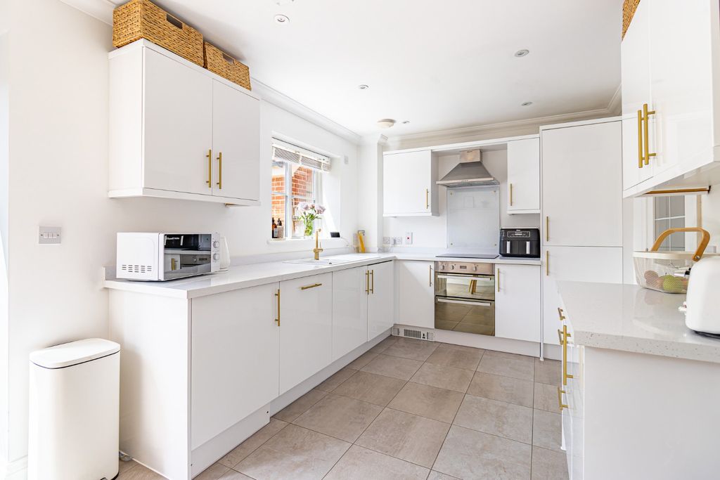 Property photo 2 of 30 5270603