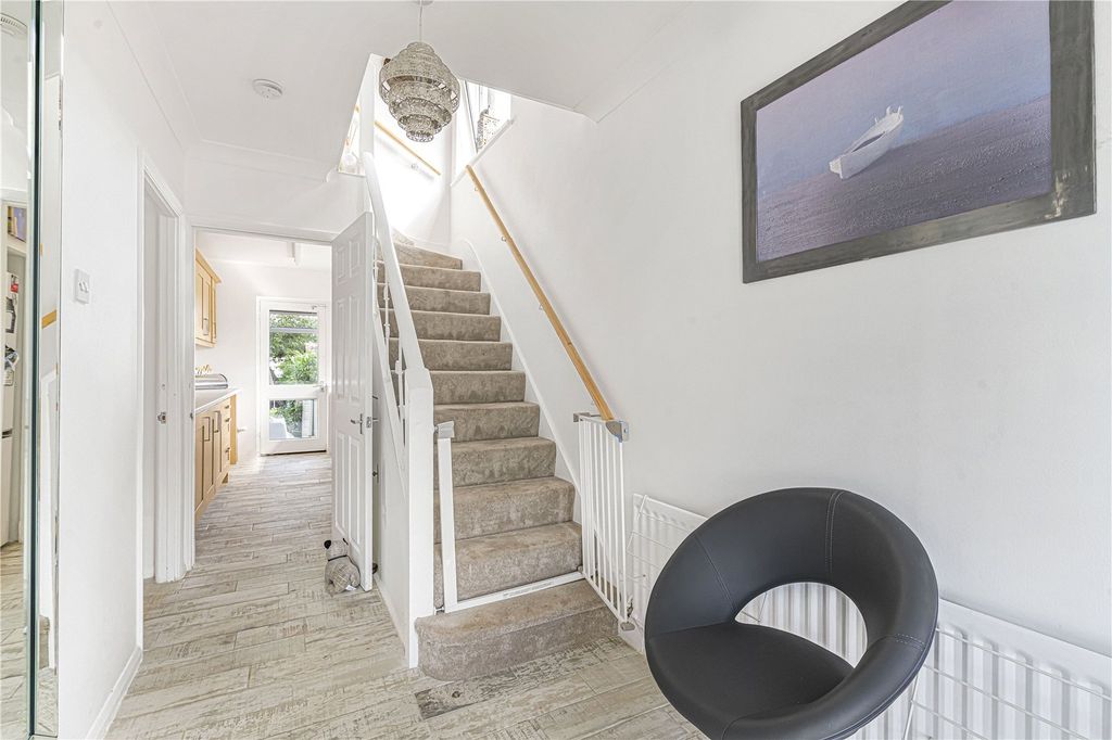 Property photo 2 of 17 Entrance Hall