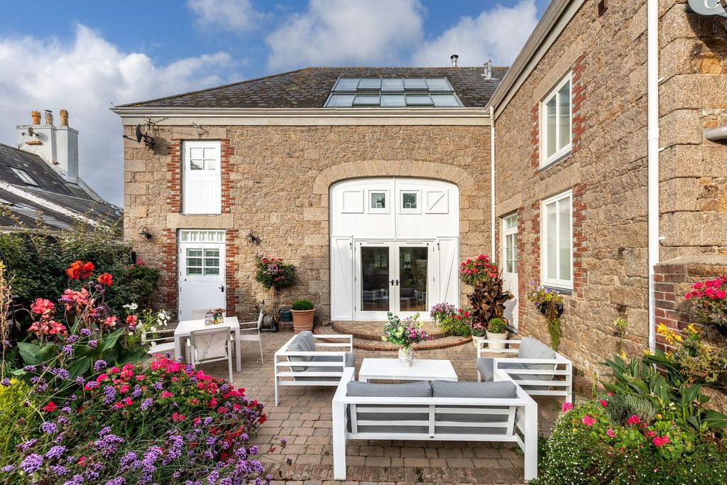 Property photo 1 of 33