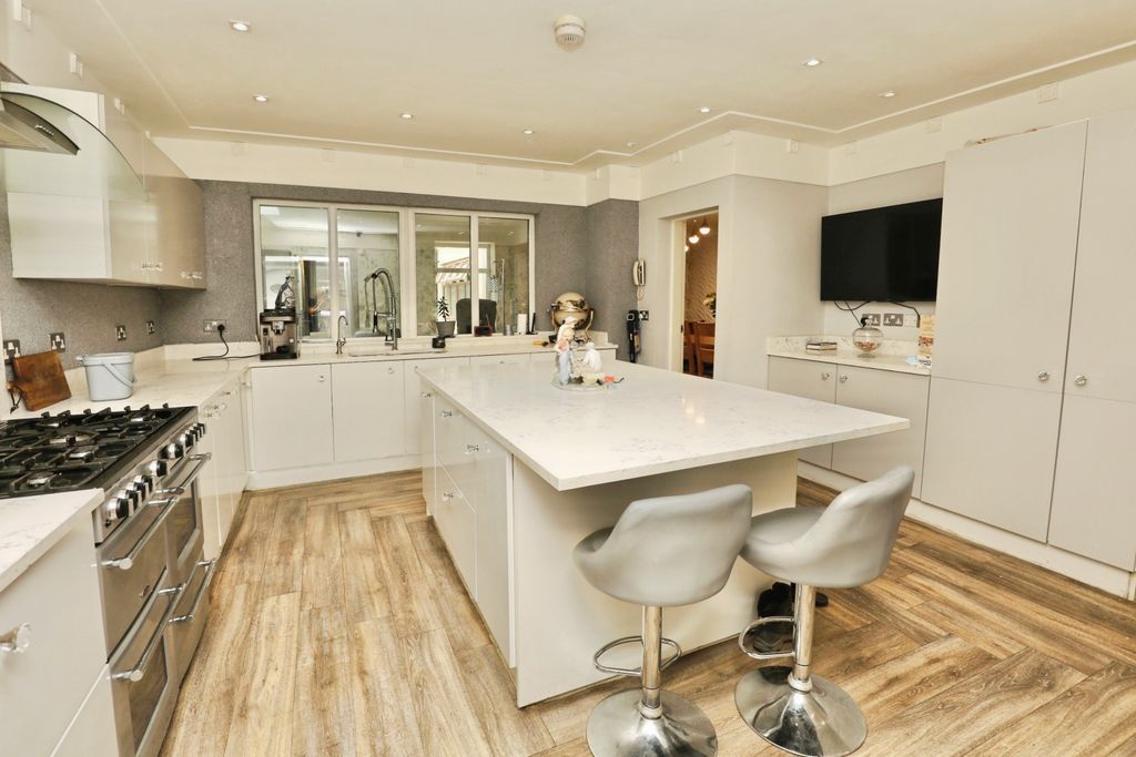 Property photo 3 of 24 Kitchen/Diner