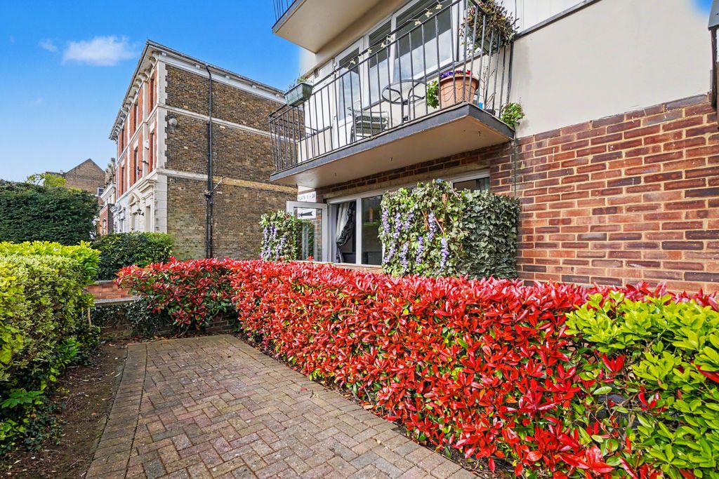 Property photo 1 of 8 Photo 6