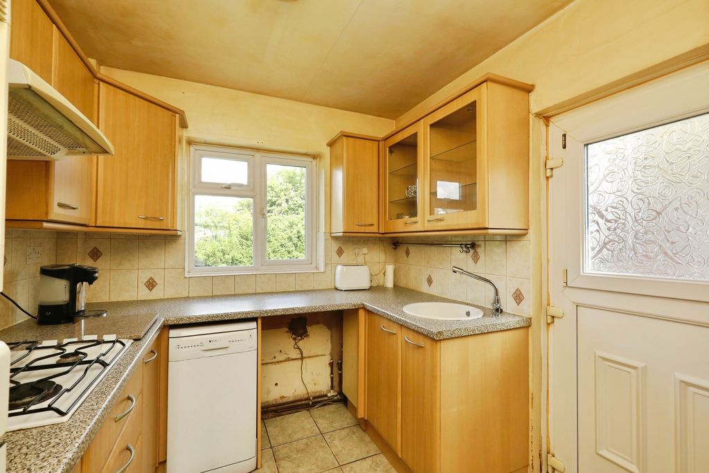 Property photo 2 of 15 Kitchen