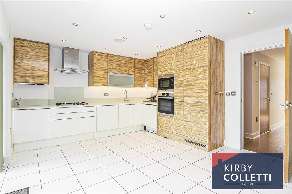 Property photo 3 of 21