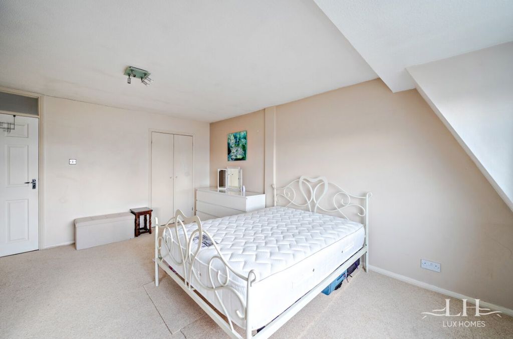 Property photo 3 of 22