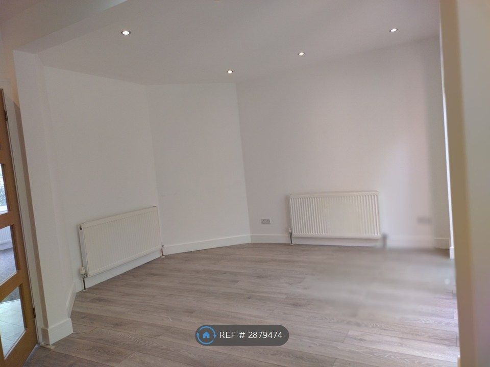 Property photo 3 of 10 Dining Area