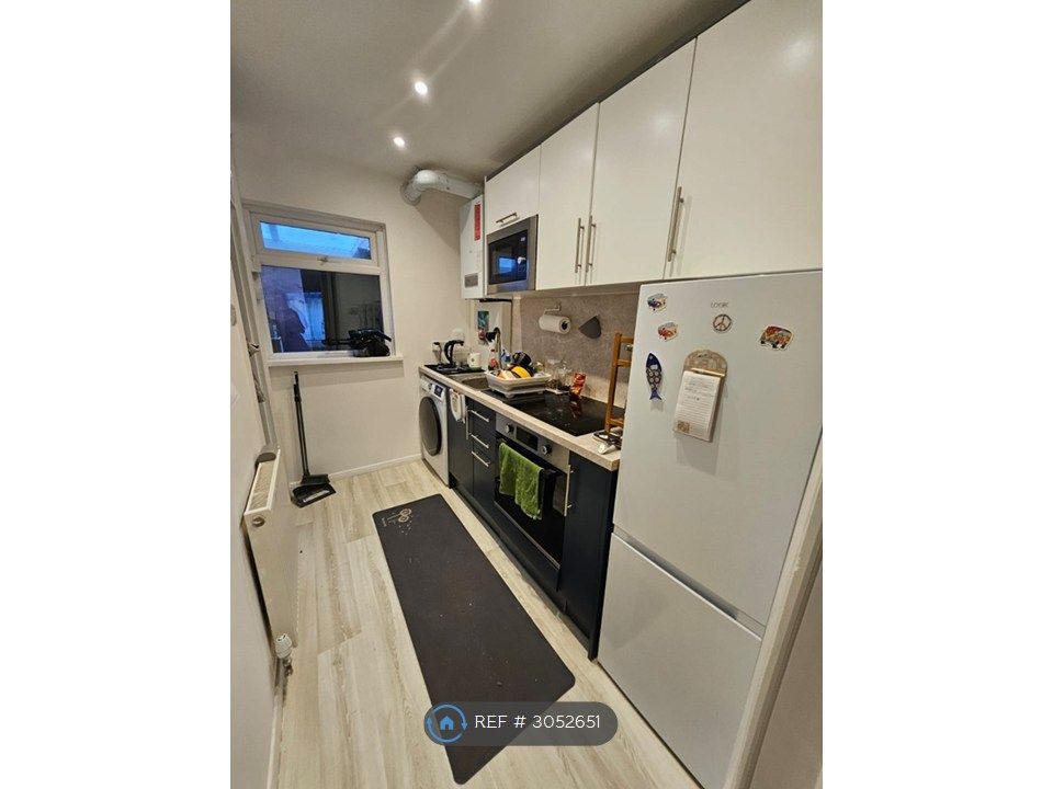 Property photo 3 of 14 Kitchen - Groud Floor