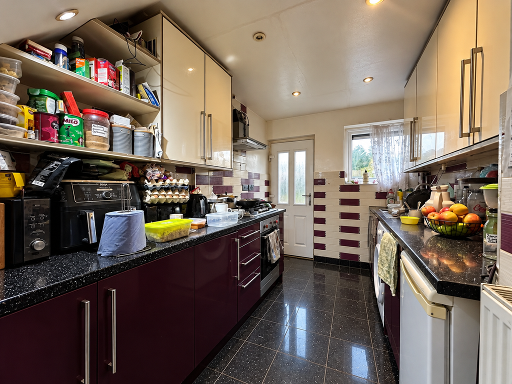Property photo 3 of 9 Kitchen