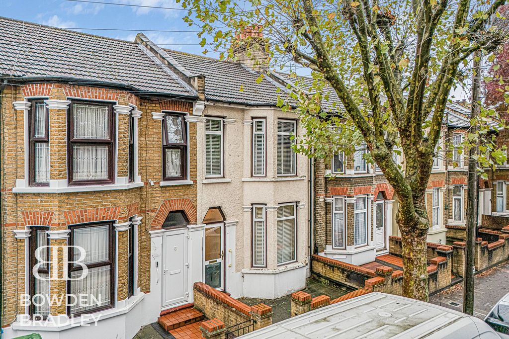 Property photo 1 of 18