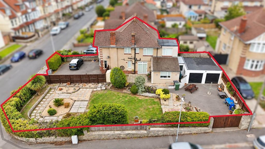 Property photo 2 of 25