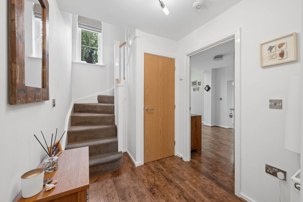 Property photo 2 of 29