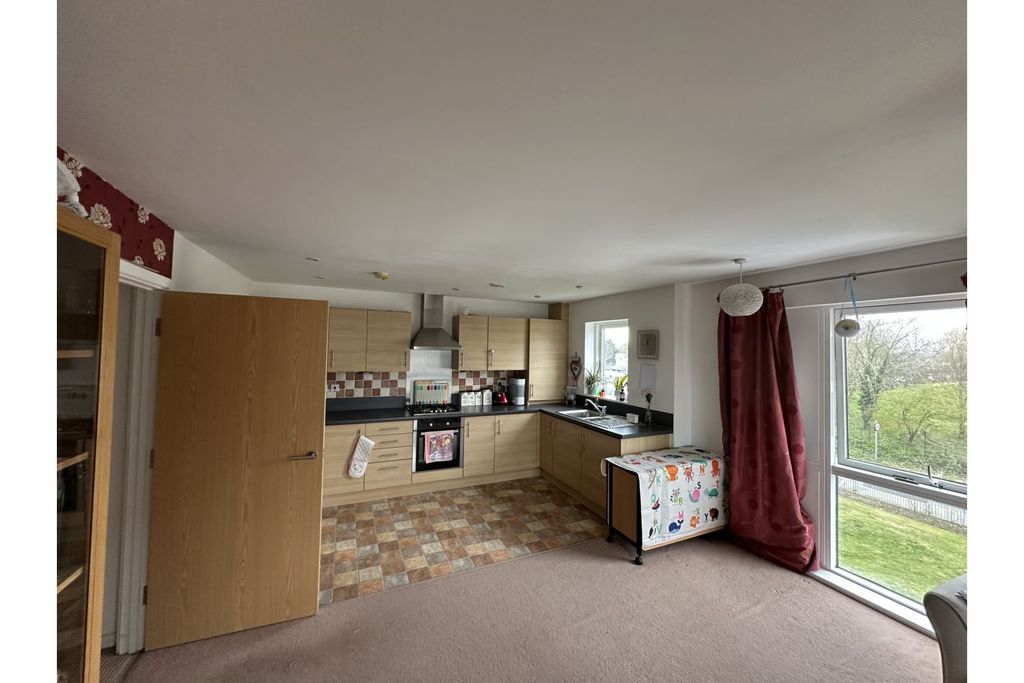 Property photo 3 of 9 Kitchen