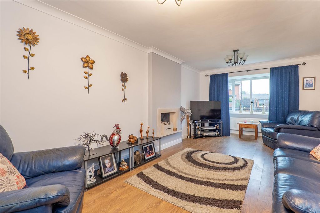 Property photo 2 of 29 Lounge