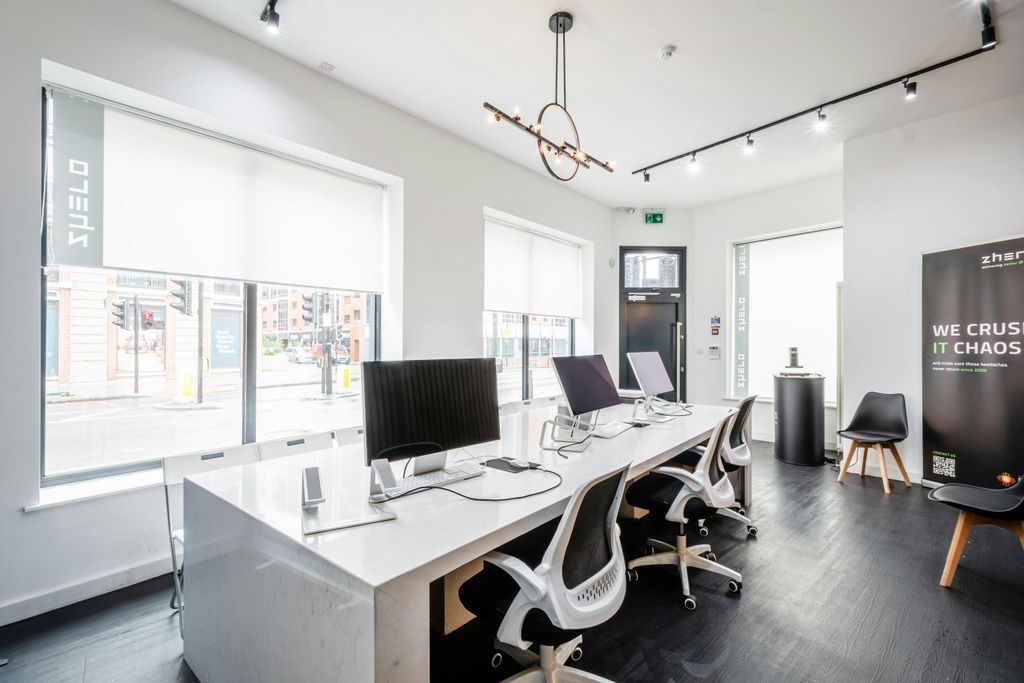 Property photo 2 of 10 Farringdon Rd 162 - 1.Jpg