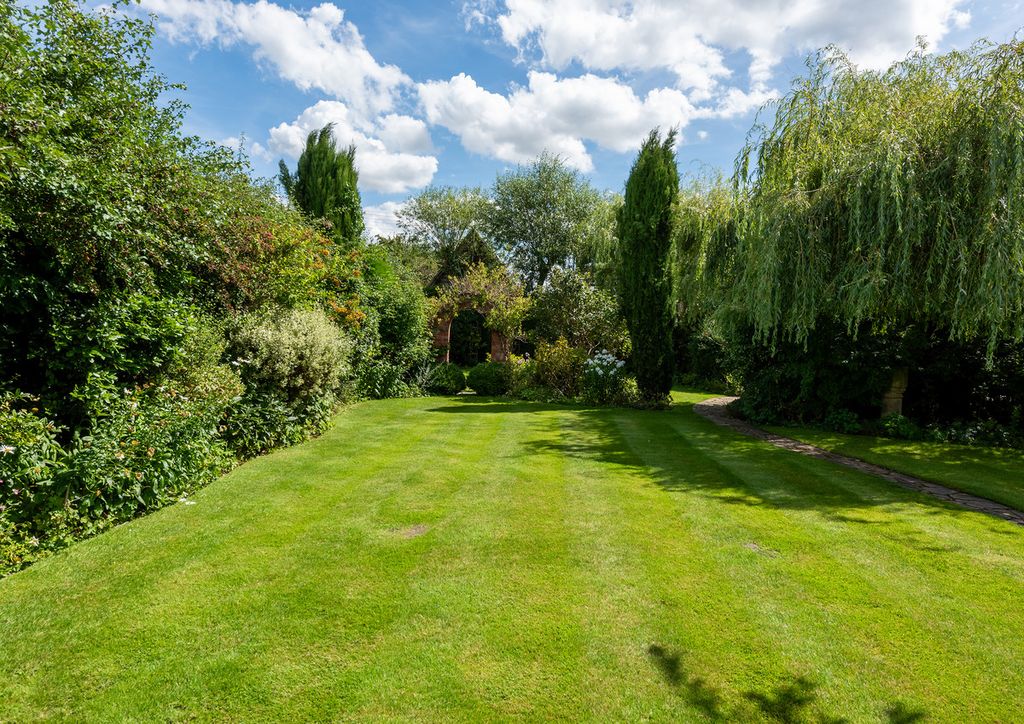 Property photo 3 of 28