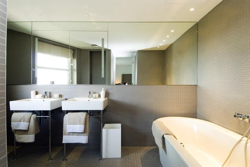 Property photo 1 of 16 Bathroom.Jpg