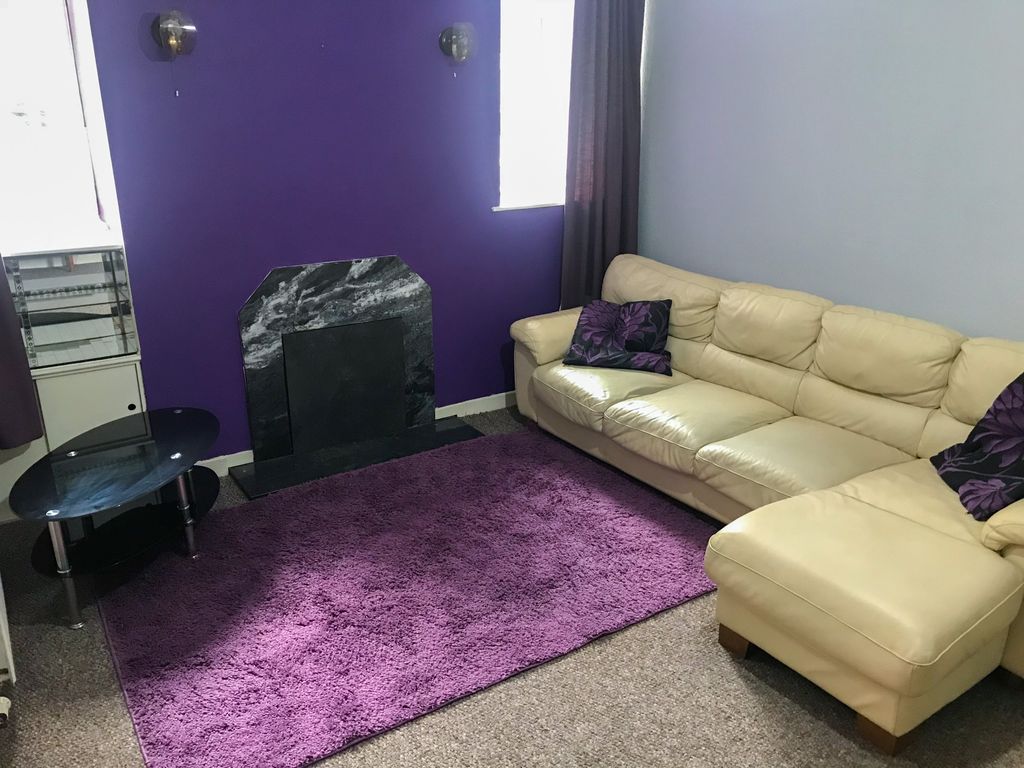 Property photo 1 of 19 Living Room