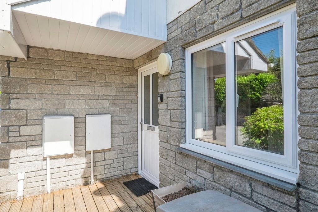 Property photo 2 of 19 Entrance