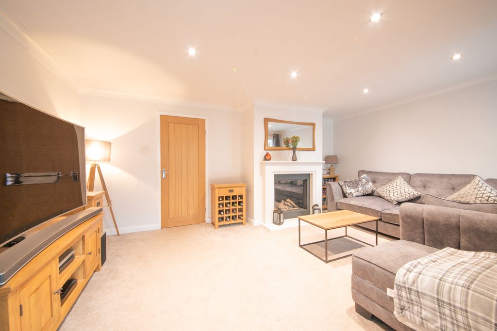 Property photo 3 of 21