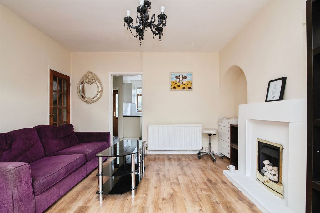 Property photo 3 of 17