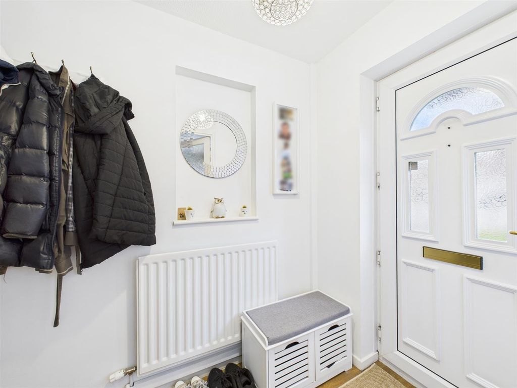 Property photo 3 of 19 Entrance Hall