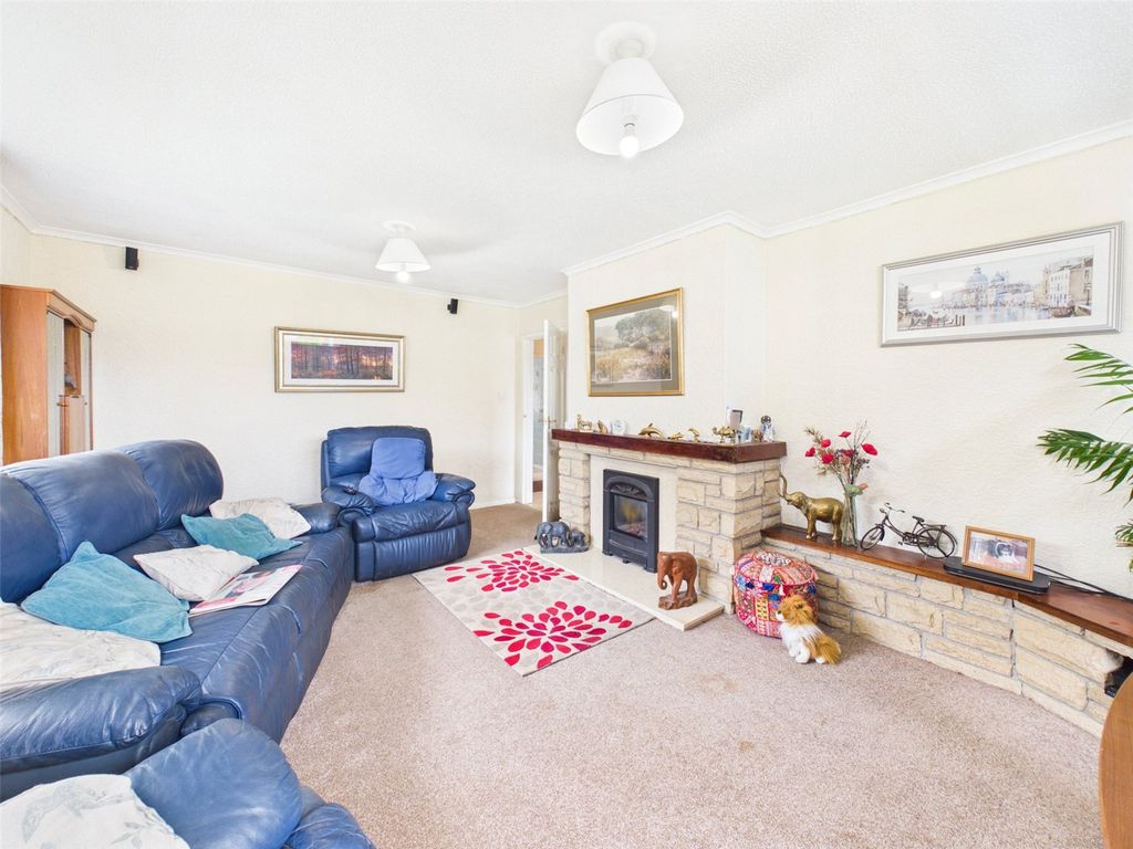 Property photo 3 of 37 Picture No. 18