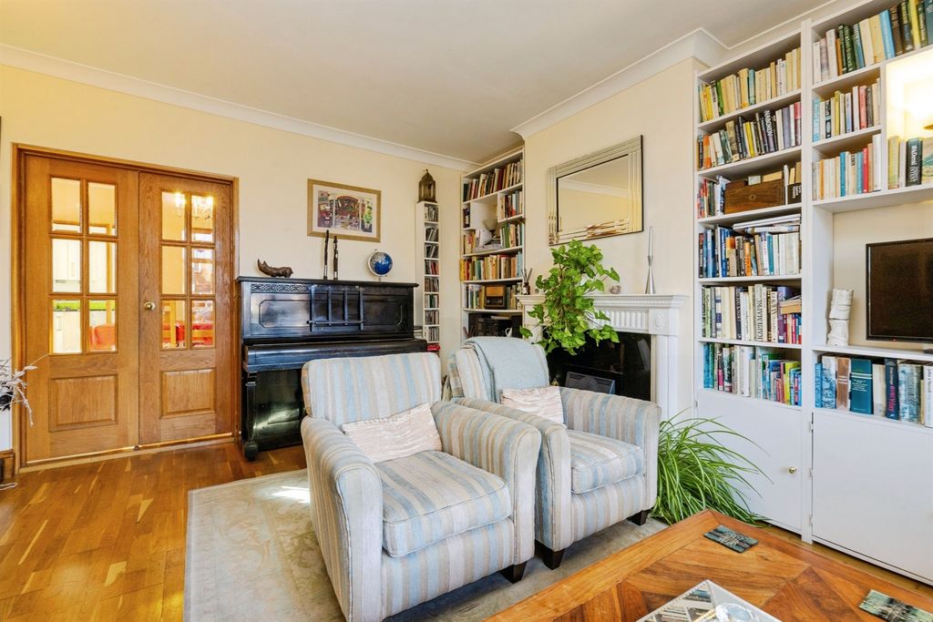 Property photo 3 of 19