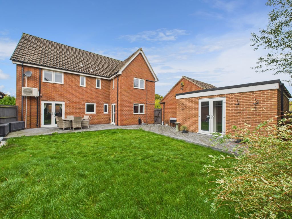 Property photo 3 of 27 Rear Garden