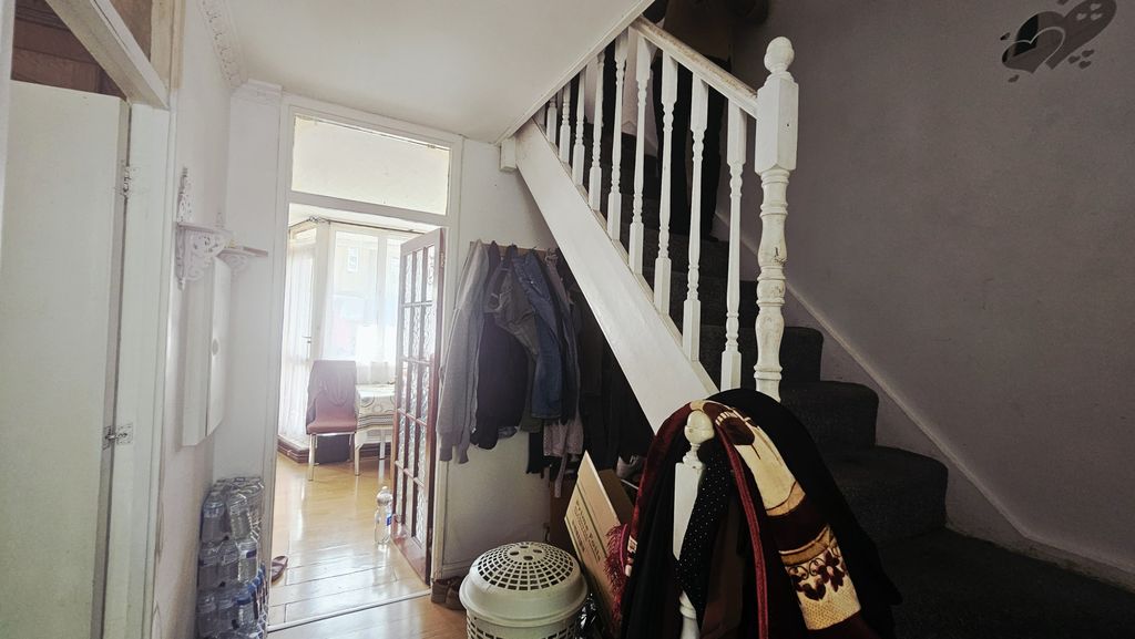 Property photo 3 of 37
