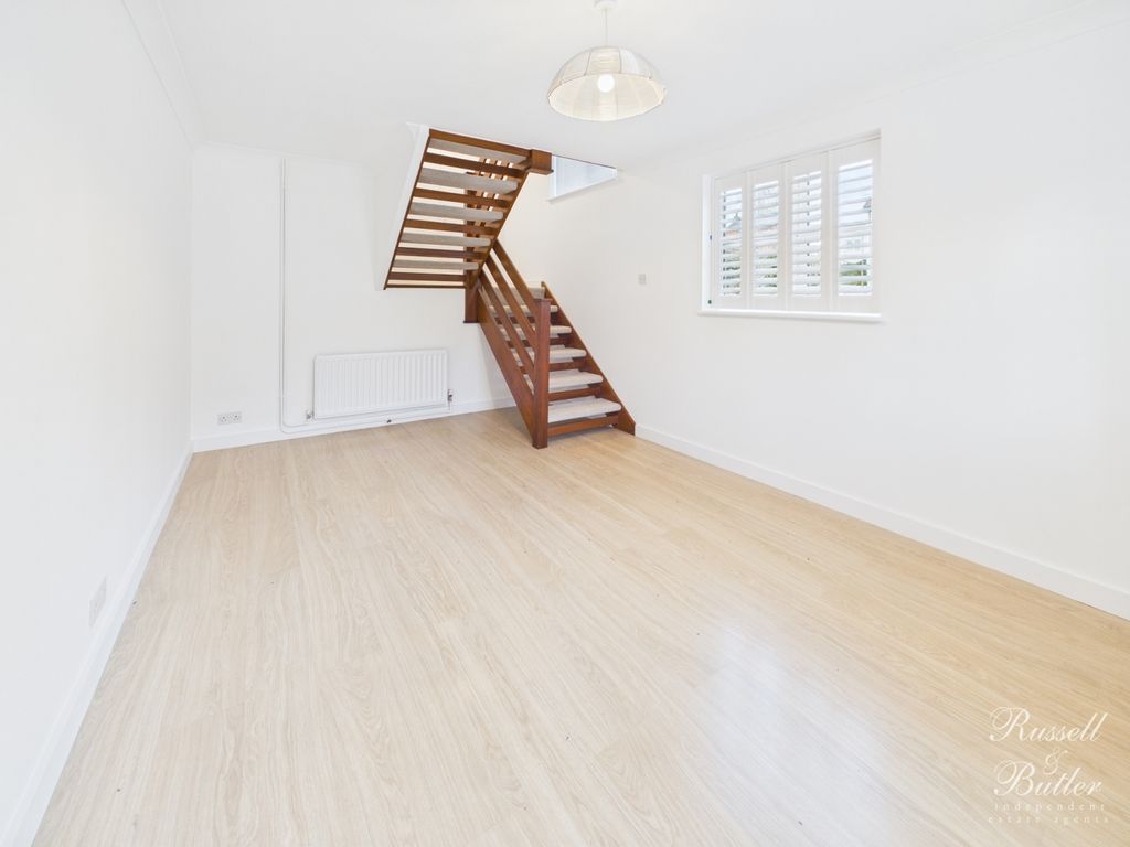 Property photo 3 of 9 Cam01995G0-Pr0432-Still008