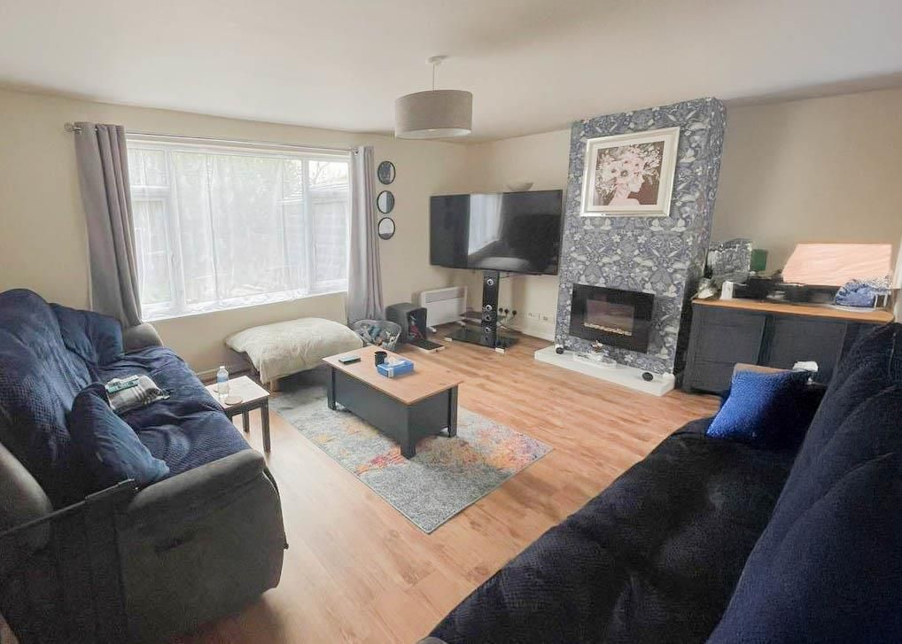 Property photo 3 of 10 Living Room.Jpg
