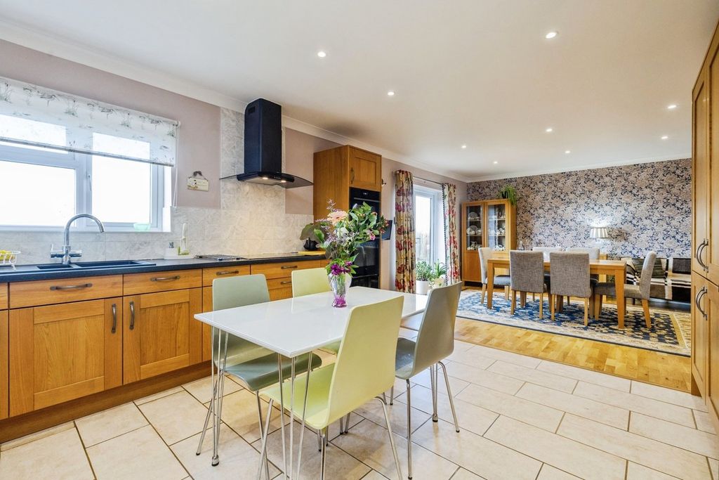 Property photo 3 of 21