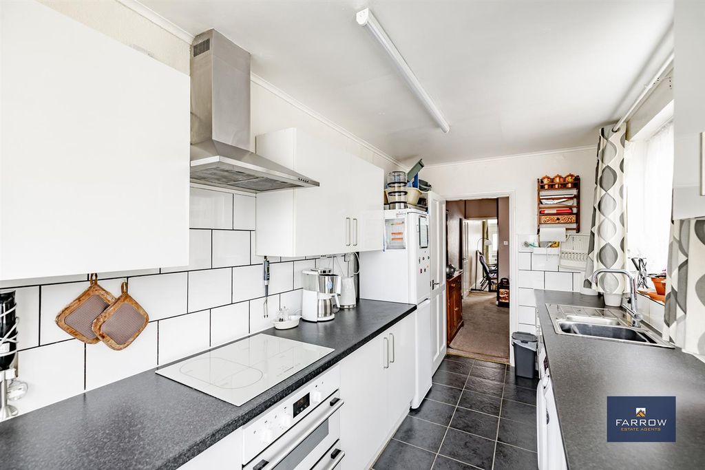 Property photo 3 of 25 Kitchen