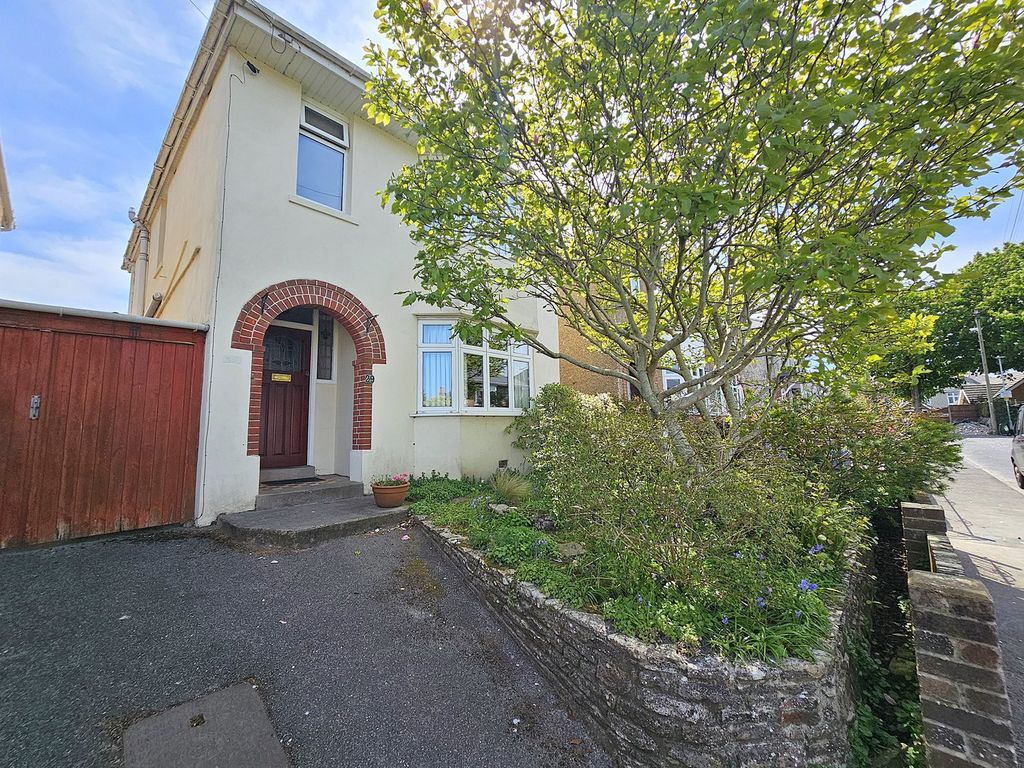 Property photo 2 of 27