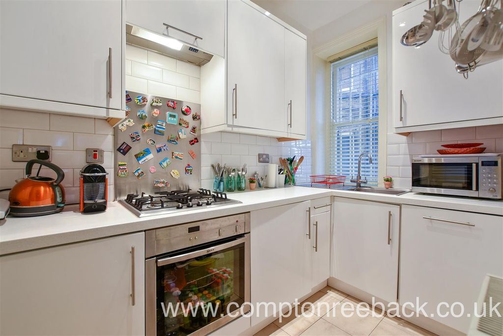 Property photo 2 of 7 Kitchen: