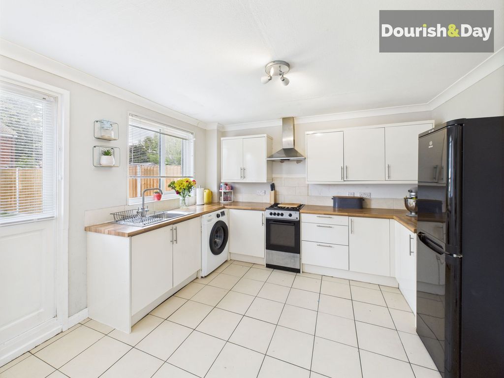 Property photo 2 of 14 Breakfast Kitchen