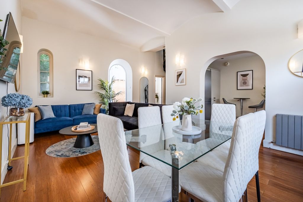 Property photo 1 of 20 Eccleston-Square-...