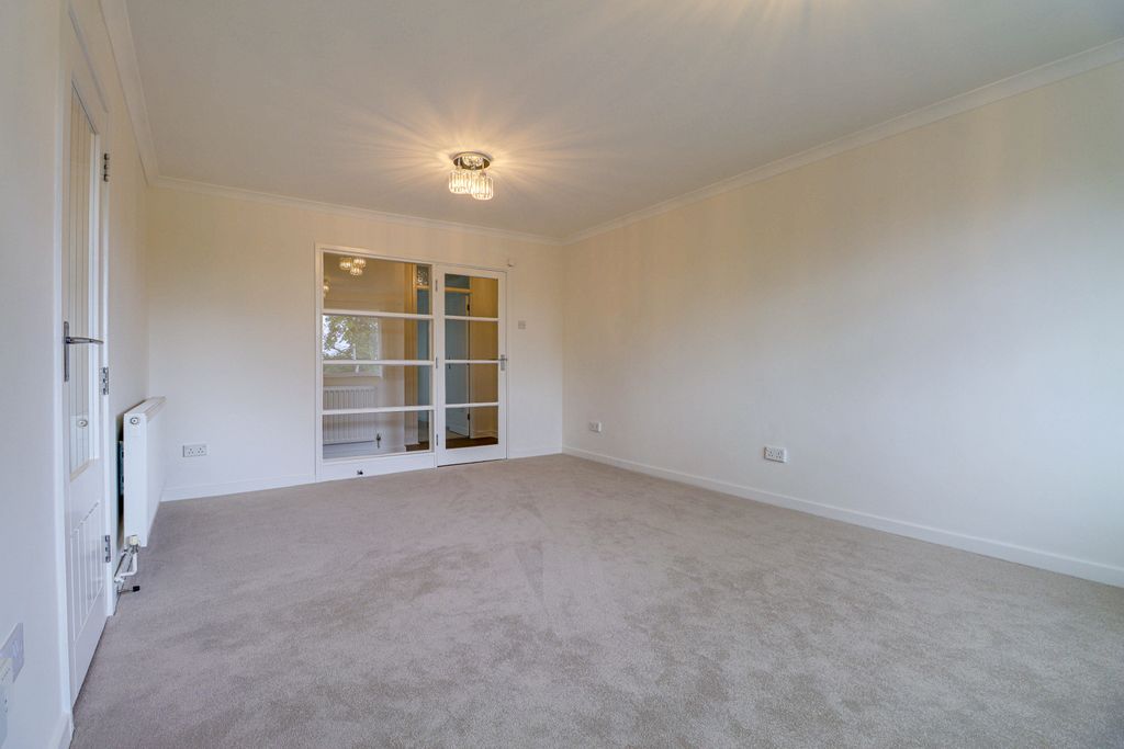 Property photo 3 of 13 Lounge