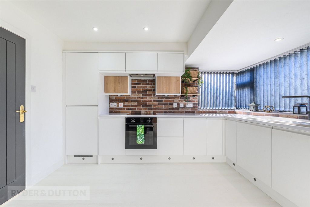 Property photo 2 of 18 Kitchen