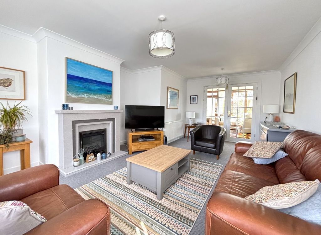 Property photo 3 of 28