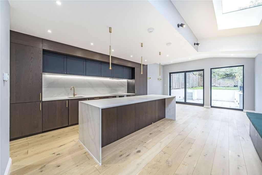 Property photo 2 of 14 Picture No. 08