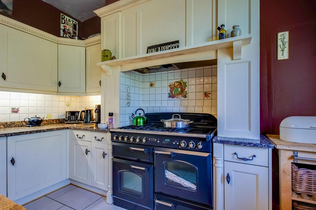 Property photo 3 of 31