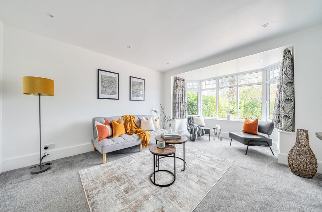 Property photo 2 of 14 1492926-21-6A6235...