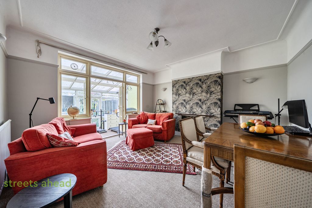 Property photo 3 of 17 7F279E52-cc46-4c6...