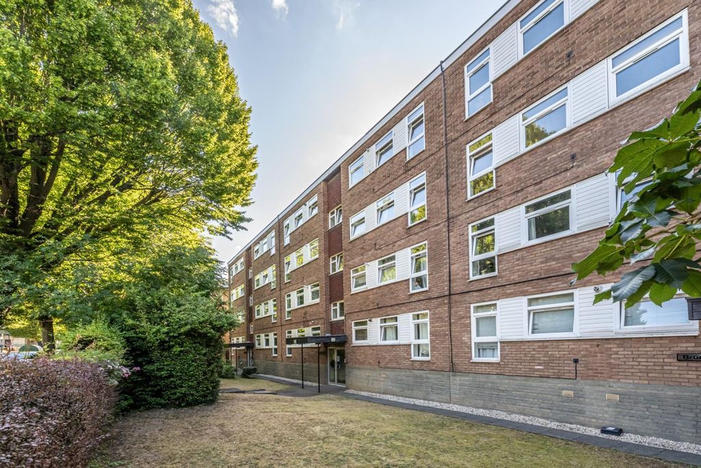 Property photo 3 of 10 Bron Court 9-016 Lr.Jpg